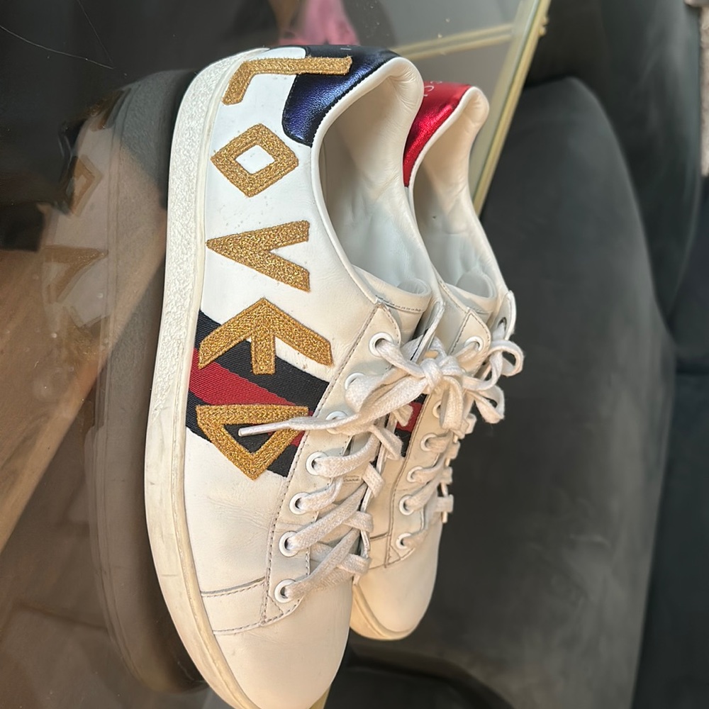 Authentic Unisex Gucci Ace Embroidered Sneaker. Size 8.5. Gently used. Dust bag